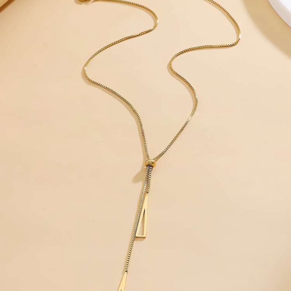 Classy necklace with unique design - Picture 2 of 2